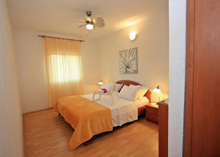 Omo 1 Apartamento Supetar