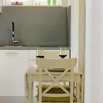 Omo 1 *