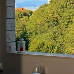 Omo 1 *