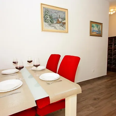 Apartment Omo 1 Supetar
