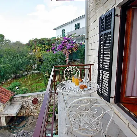 Omo 1 Apartment Supetar