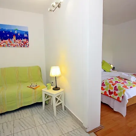 Omo 1 Appartement Supetar